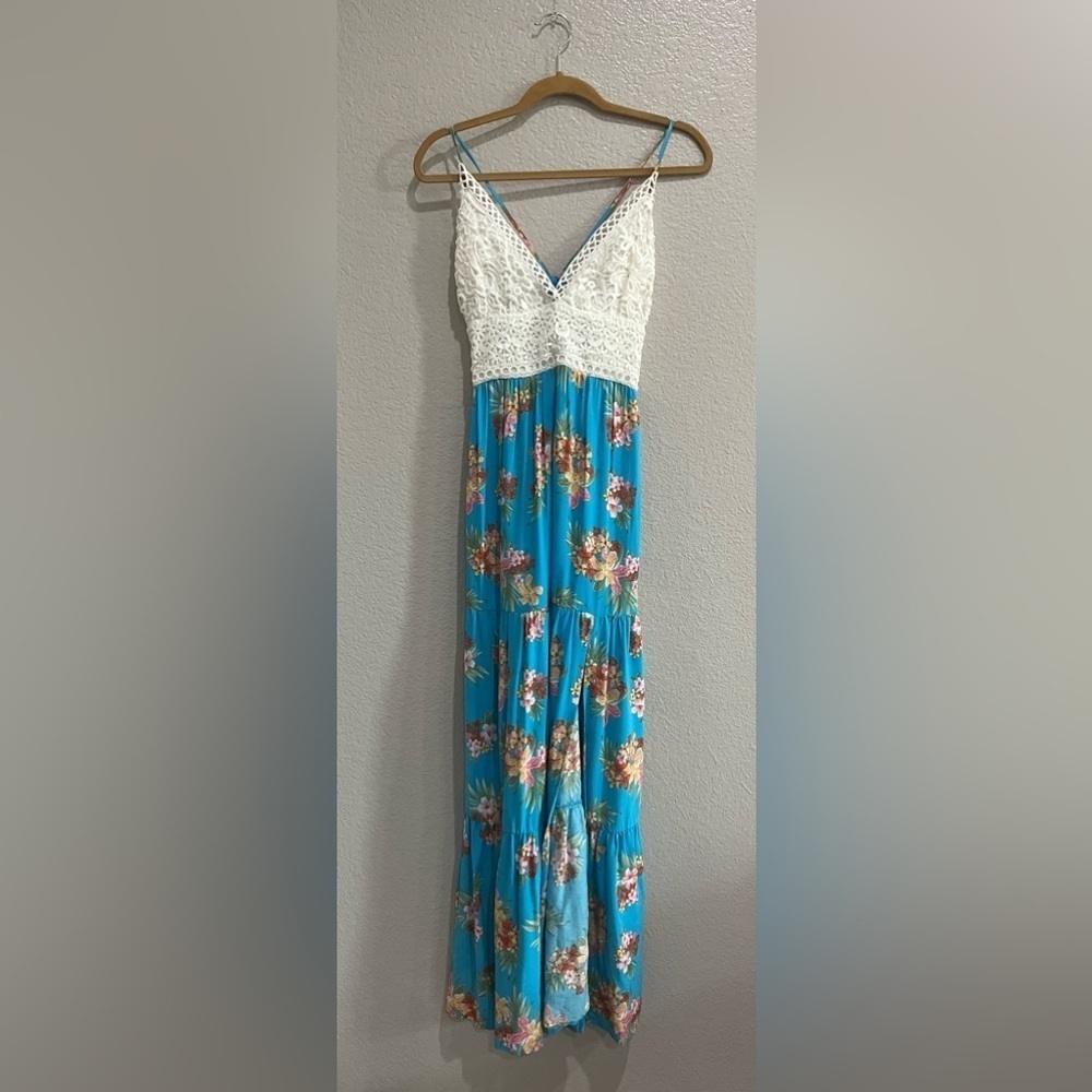 Love & Piece Tropical Floral Blue and White Maxi Dress Sz Large Vacay TC0025